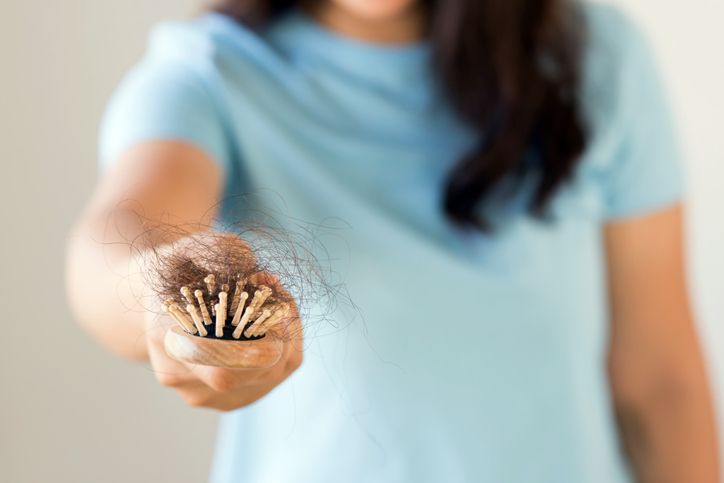 一天掉髮量超過100根？皮膚科醫生親授5大落髮數量自測法！4個養髮調理方案 逆轉落髮困擾！